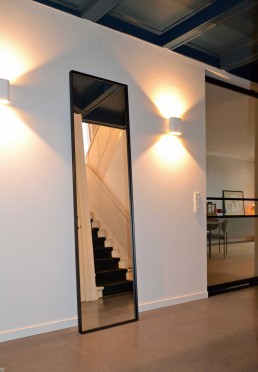 Hal herenhuis Gouda: Stalen spiegel zwart, helder glas (220x60x5 cm)
