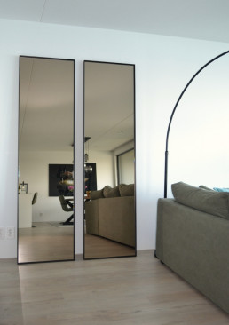 Frontstaal XL stalen spiegels zwart met gebronsd glas | Appartement Amsterdam